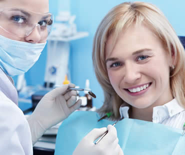 How to Whiten Your Teeth at Home